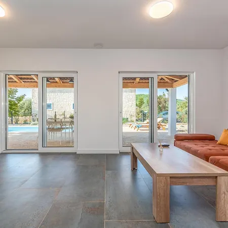 Lovely In With Kitchen Holiday home