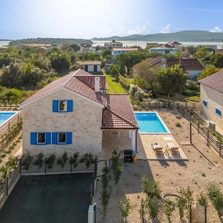 Lovely In With Kitchen Holiday home