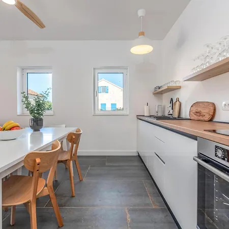 Holiday home Lovely In With Kitchen *
