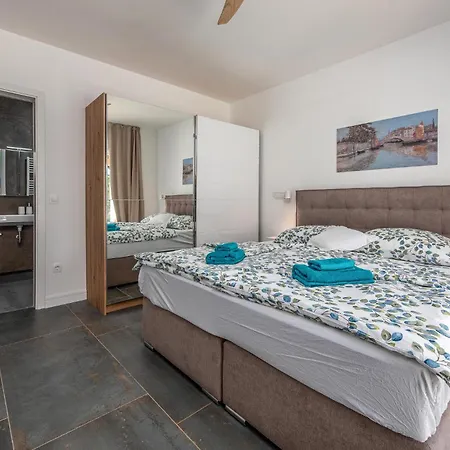 Holiday home Lovely In With Kitchen Pasman