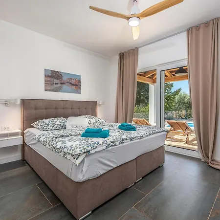 Lovely In With Kitchen Holiday home *