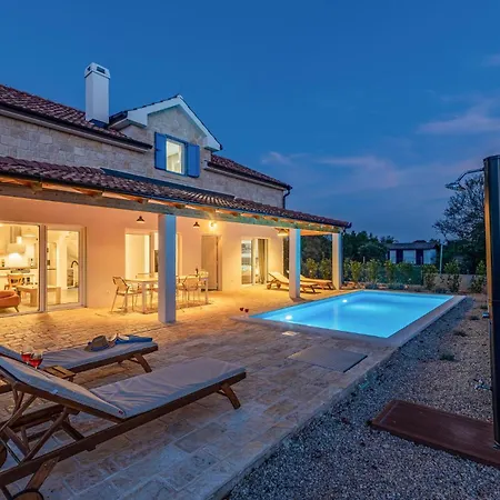 Ferienhaus Lovely In With Kitchen *